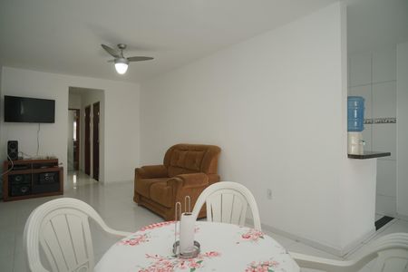 Sala de casa para alugar com 2 quartos, 84m² em Jardim Atlantico, Maricá
