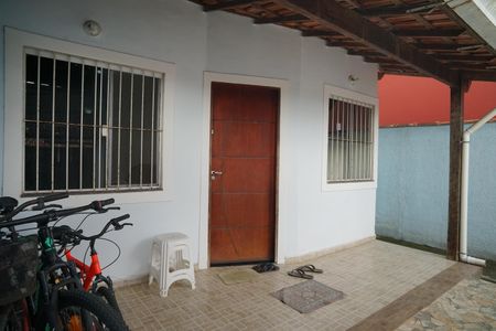 Casa para alugar com 84m², 2 quartos e 3 vagas Casa para alugar com 84m², 2 quartos e 3 vagasVaranda