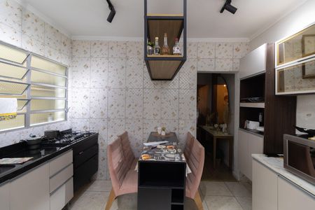 Casa à venda com 100m², 5 quartos e 1 vaga Casa à venda com 100m², 5 quartos e 1 vagaCasa 2 Cozinha
