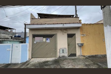 Casa à venda com 100m², 5 quartos e 1 vaga Casa à venda com 100m², 5 quartos e 1 vagaFachada + Placa