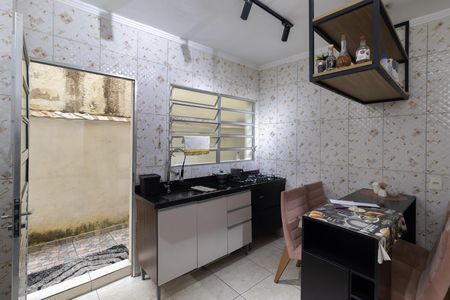 Casa à venda com 100m², 5 quartos e 1 vaga Casa à venda com 100m², 5 quartos e 1 vagaCasa 2 Cozinha
