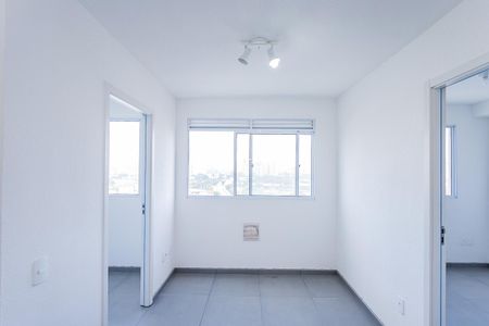 Sala, cozinha e área de serviço de apartamento para alugar com 2 quartos, 30m² em Jardim Pereira Leite, São Paulo