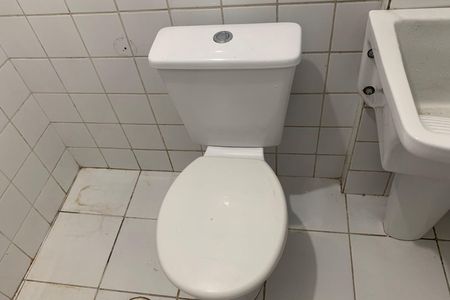 Banheiro de apartamento para alugar com 0 quarto, 36m² em Itararé, Santos