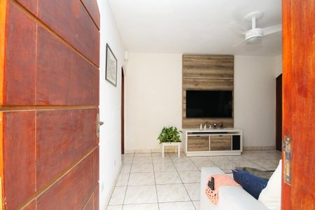 Casa para alugar com 360m², 3 quartos e 6 vagas Casa para alugar com 360m², 3 quartos e 6 vagasEntrada