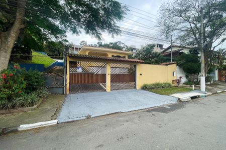 Casa para alugar com 360m², 3 quartos e 6 vagas Casa para alugar com 360m², 3 quartos e 6 vagasFachada