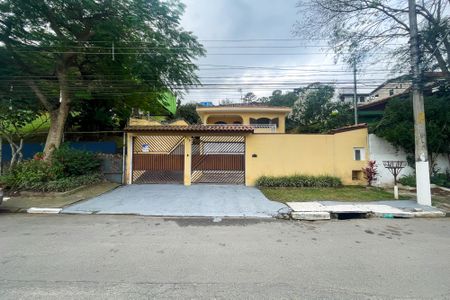 Casa para alugar com 360m², 3 quartos e 6 vagas Casa para alugar com 360m², 3 quartos e 6 vagasFachada