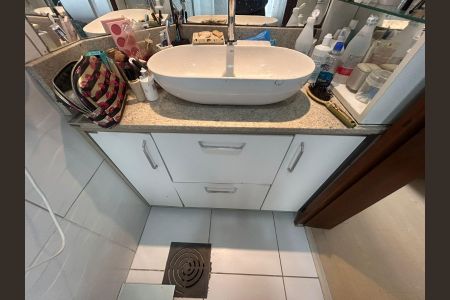 Apartamento à venda com 240m², 3 quartos e 2 vagasBanheiro da Suíte