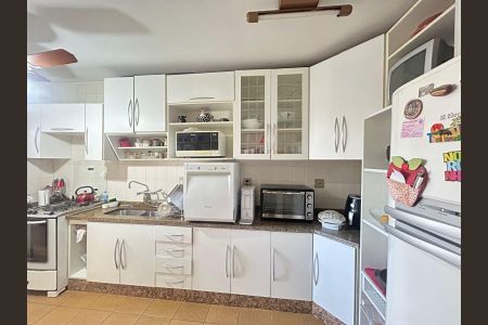 Apartamento à venda com 240m², 3 quartos e 2 vagasCozinha