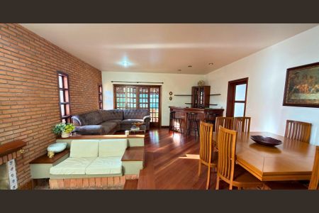 Casa à venda com 345m², 3 quartos e sem vaga