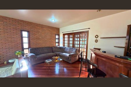 Casa à venda com 345m², 3 quartos e sem vaga