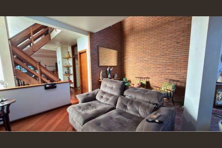 Casa à venda com 345m², 3 quartos e sem vaga