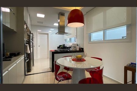 Casa à venda com 411m², 4 quartos e 4 vagas