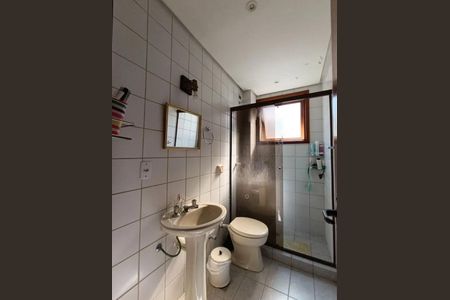 Banheiro de apartamento para alugar com 2 quartos, 79m² em Jardim Itu, Porto Alegre