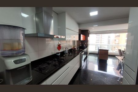Apartamento à venda com 171m², 3 quartos e 4 vagas
