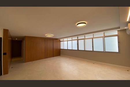 Apartamento à venda com 130m², 3 quartos e 1 vaga