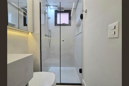 Apartamento à venda com 82m², 2 quartos e 2 vagas Apartamento à venda com 82m², 2 quartos e 2 vagasBanheiro da Suíte
