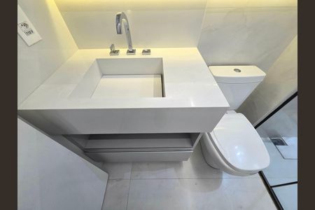 Apartamento à venda com 82m², 2 quartos e 2 vagas Apartamento à venda com 82m², 2 quartos e 2 vagasBanheiro da Suíte