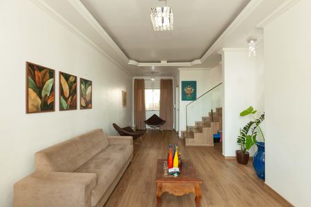 Casa à venda com 3 quartos, 240m² em Eldorado, Contagem