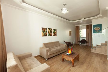 Casa à venda com 240m², 3 quartos e 3 vagas