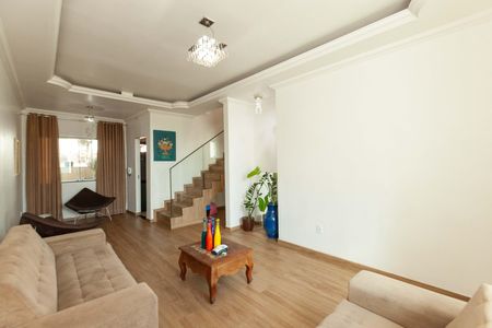 Casa à venda com 240m², 3 quartos e 3 vagas