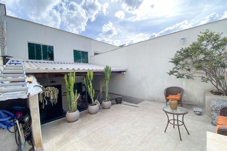 Casa à venda com 240m², 3 quartos e 3 vagas