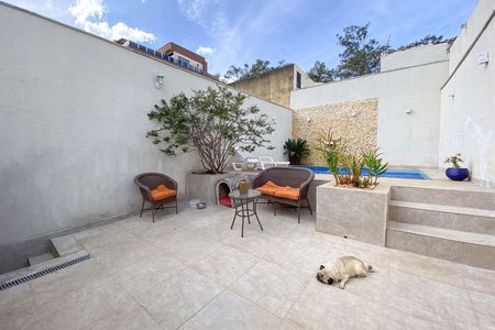 Casa à venda com 240m², 3 quartos e 3 vagas