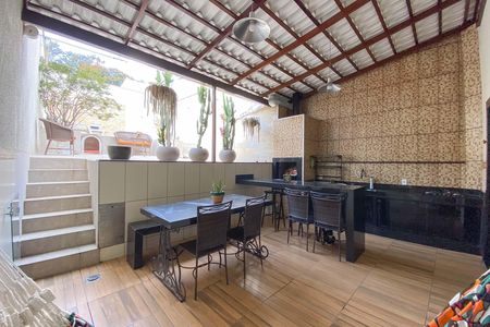 Casa à venda com 240m², 3 quartos e 3 vagas