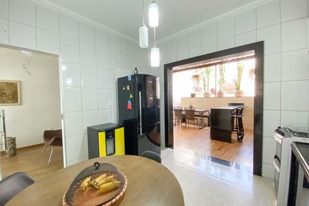 Casa à venda com 240m², 3 quartos e 3 vagas