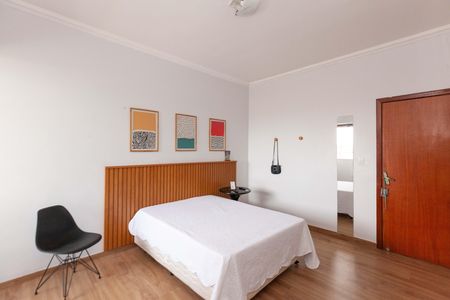 Casa à venda com 240m², 3 quartos e 3 vagas