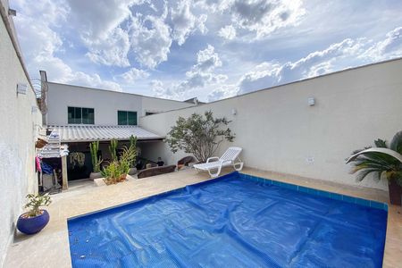 Casa à venda com 240m², 3 quartos e 3 vagas