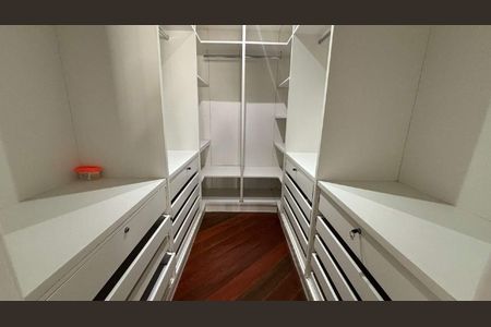 Casa à venda com 4 quartos, 715m² em Barra da Tijuca, Rio de Janeiro