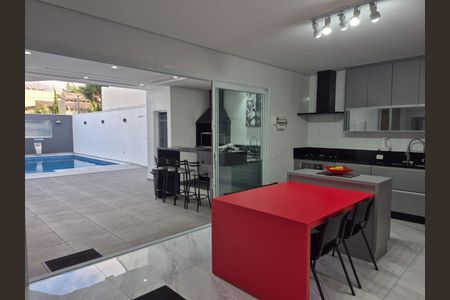 Casa à venda com 316m², 4 quartos e 4 vagas