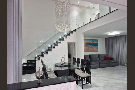 Casa à venda com 316m², 4 quartos e 4 vagas
