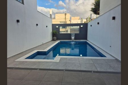 Casa à venda com 316m², 4 quartos e 4 vagas