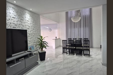 Casa à venda com 316m², 4 quartos e 4 vagas