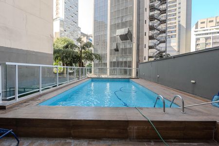 Apartamento à venda com 28m², 1 quarto e sem vaga Apartamento à venda com 28m², 1 quarto e sem vagaÁrea comum - Piscina