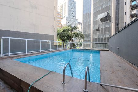 Apartamento à venda com 28m², 1 quarto e sem vaga Apartamento à venda com 28m², 1 quarto e sem vagaÁrea comum - Piscina