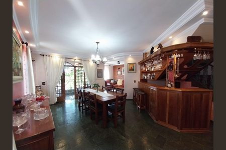 Casa à venda com 4 quartos, 479m² em Vila Sonia, São Paulo