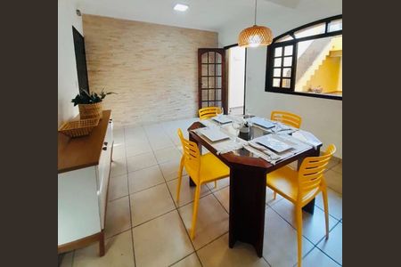 Casa à venda com 204m², 3 quartos e 2 vagas