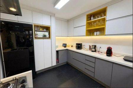 Casa à venda com 195m², 4 quartos e 2 vagas