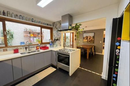 Casa à venda com 195m², 4 quartos e 2 vagas