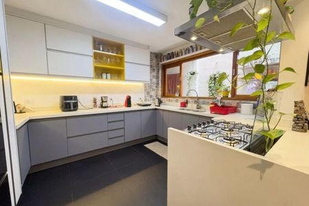 Casa à venda com 195m², 4 quartos e 2 vagas