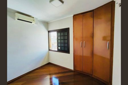 Casa à venda com 3 quartos, 202m² em Vila Floresta, Santo André