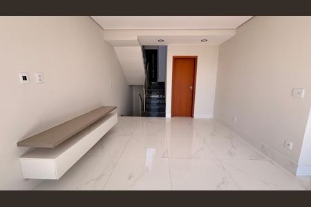 Casa à venda com 3 quartos, 235m² em Quintas do Ingaí, Barueri