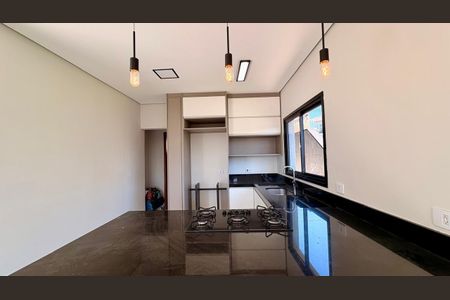 Casa à venda com 235m², 3 quartos e 4 vagas