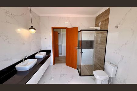 Casa à venda com 235m², 3 quartos e 4 vagas