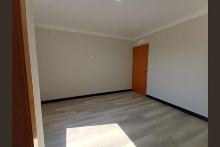 Casa à venda com 230m², 4 quartos e 4 vagas