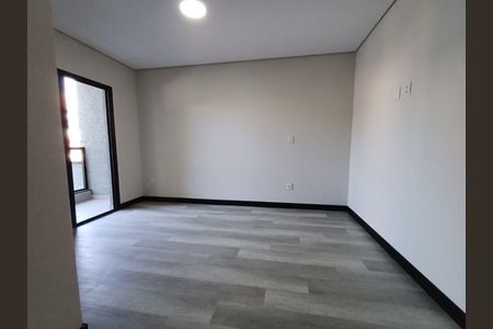 Casa à venda com 4 quartos, 230m² em Vila Carrão, São Paulo