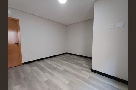 Casa à venda com 230m², 4 quartos e 4 vagas