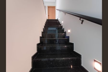 Casa à venda com 230m², 4 quartos e 4 vagas